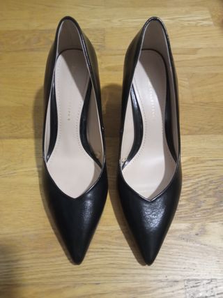 Zapato Salón Zara Número 39 de segunda mano por 7 EUR en Residencia Nuestra  Señora del Pilar en WALLAPOP