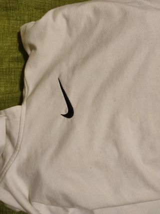 Sudadera original Nike bordada con capucha de segunda mano por 15 EUR en  Zaragoza en WALLAPOP