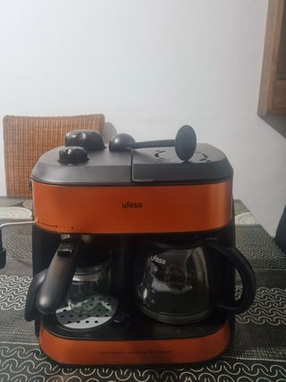 Cafetera Espresso CE7240 para café molido o monodosis y capuccinos
