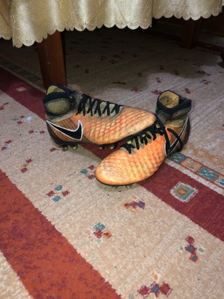 Botas fútbol Nike magista de segunda mano por 70 EUR en Colmenar Viejo en  WALLAPOP