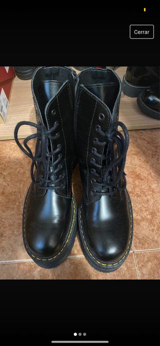 Botas militares estilo Martens de segunda mano por 55 EUR en Oviedo en  WALLAPOP