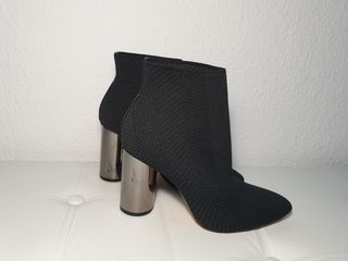 Botin negro neopreno con tacon de espejo de segunda mano por 14 EUR en  Barcelona en WALLAPOP