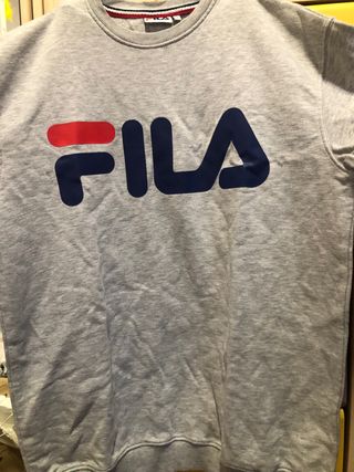 Sudadera gris Fila de segunda mano por 5 EUR en Barcelona en WALLAPOP