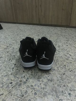 Jordan retro 4 de segunda mano por 55 EUR en Tarrega en WALLAPOP