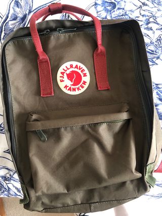 Mochila Fjallraven Kanken verde de segunda mano por 8 EUR en Pamplona en  WALLAPOP