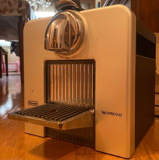 Cafetera Nespresso Krups de segunda mano por 15 EUR en Alicante en WALLAPOP