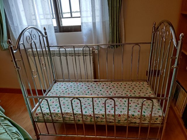 CUNA ANTIGUA PRECIOSA