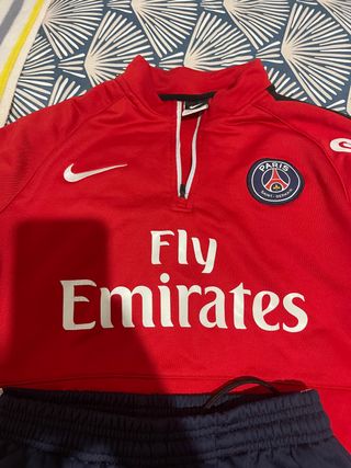 Chándal PSG de segunda mano por 20 EUR en Peligros en WALLAPOP