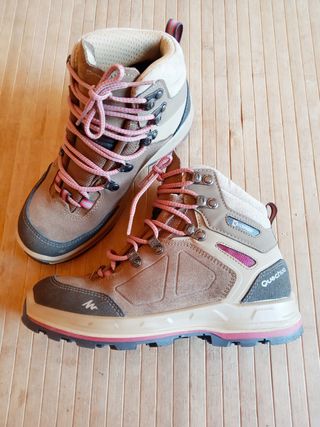 Botas Montaña\\/Trekking Impermeables Mujer Forclaz de segunda mano por 40  EUR en Barcelona en WALLAPOP