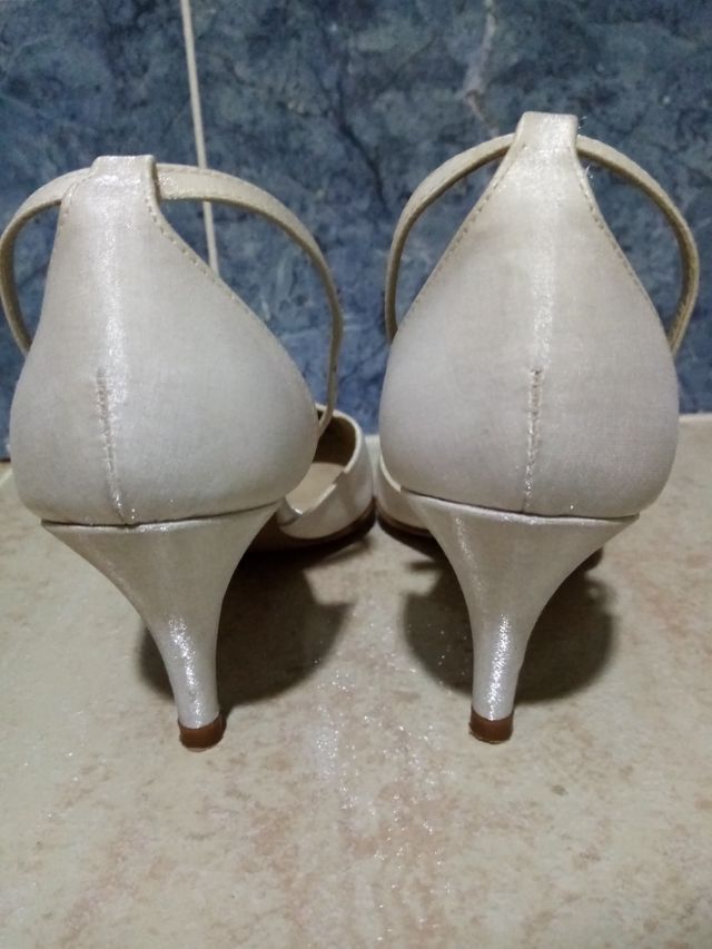 37 ZAPATOS NOVIA