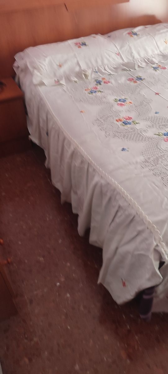 Colcha de hilo Lagartera  bordada a mano