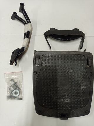 Maleta Suzuki GSR 600 de segunda mano por 60 EUR en Badalona en WALLAPOP