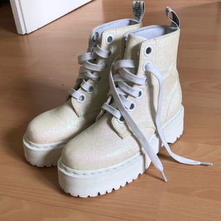 Dr. Martens blancas plataforma purpurina de segunda mano por 120 EUR en  Madrid en WALLAPOP