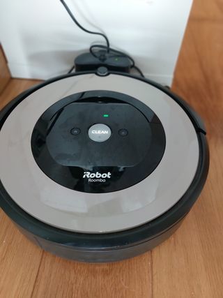Robot aspirador iRobot Roomba e5152 de segunda mano por 200 EUR en  Loureiral en WALLAPOP