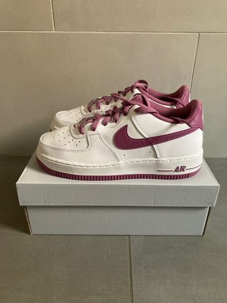 Nike Air Force 1 White Purple 39EU de segunda mano por 100 EUR en  Granollers en WALLAPOP