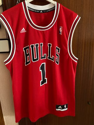 Camiseta BULLS adidas.Talla S de segunda mano por 40 EUR en Base Aerea  Conjunta Torrejon en WALLAPOP