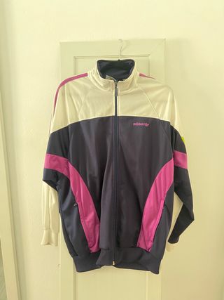 Chaqueta chándal adidas perfecto estado vintage de segunda mano por 38 EUR  en Barcelona en WALLAPOP
