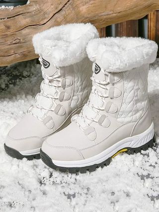NUEVAS!Botas nieve blancas mujer de segunda mano por 30 EUR en Madrid en  WALLAPOP