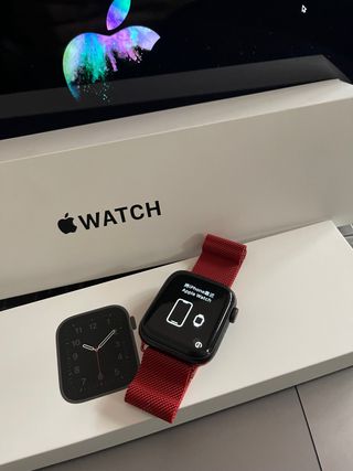 Apple Watch SE 44mm de segunda mano por 199 EUR en Valladolid en WALLAPOP