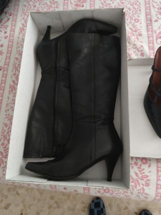 Botas, zapatos y chanclas mujer de segunda mano por 28 EUR en Castellón de  la Plana en WALLAPOP