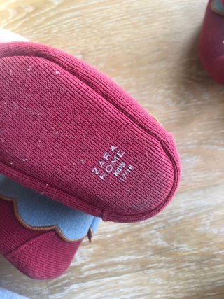 Zapatillas elfo zara home 17-18 gemelos de segunda mano por 10 EUR en  Salamanca en WALLAPOP