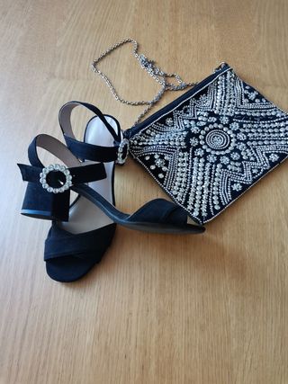 Sandalias negras hebilla plateada Parfois de segunda mano por 10,9 EUR en  Huelva en WALLAPOP