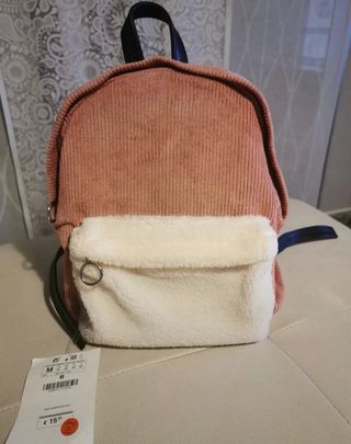 Mochila de Stradivarius de segunda mano por 10 EUR en Valencia en WALLAPOP