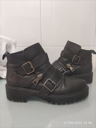 Botines negros con hebillas Zara N. 38 de segunda mano por 10 EUR en  Zaragoza en WALLAPOP