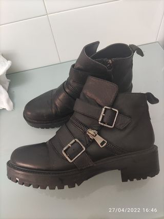 Botines negros con hebillas Zara N. 38 de segunda mano por 10 EUR en  Zaragoza en WALLAPOP