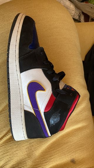 Nike Jordan 1 mid talla 39 de segunda mano por 95 EUR en Badajoz en WALLAPOP