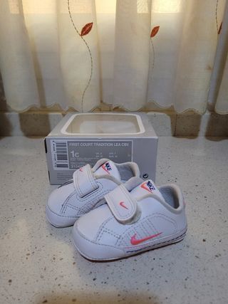Zapatillas nike bebe número 16 de segunda mano por 12 EUR en Parla en  WALLAPOP