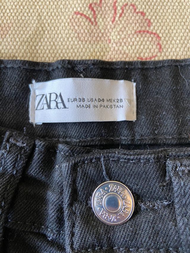 Pantalón Cropped Flare Negro de ZARA