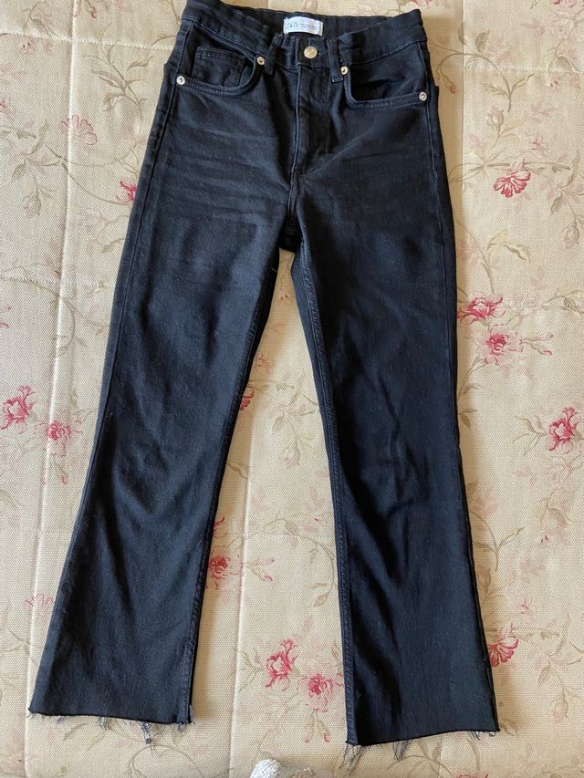 Pantalón Cropped Flare Negro de ZARA