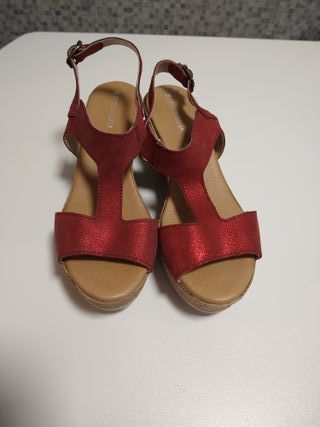 Sandalias de cuña de mujer de marca Di Fontana de segunda mano por 15 EUR  en Tarazona en WALLAPOP