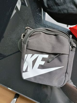 Bandolera Nike de segunda mano en Madrid en WALLAPOP