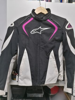 Chaqueta moto mujer Alpinestar de segunda mano por 100 EUR en Mesas de  Santa Rosa en WALLAPOP