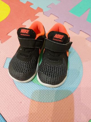 Zapatillas Nike número 22 de segunda mano por 5 EUR en Madrid en WALLAPOP