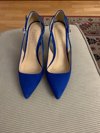 Zapatos azul klein de tacón marca Zendra de segunda mano por 30 EUR en  Alcobendas en WALLAPOP
