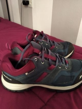 Zapatillas Trekking Decathlon de segunda mano por 25 EUR en Vigo en WALLAPOP