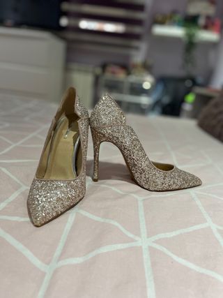 Zapatos fiesta Bershka de segunda mano por 25 EUR en Colonia Covibar en  WALLAPOP