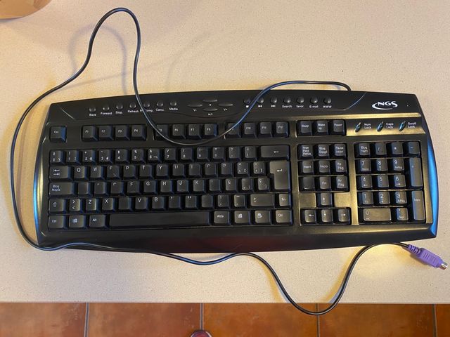 Teclado marca NGS
