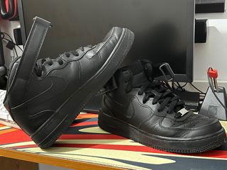 Air Force 1 Mid Negras talla 41 de segunda mano por 45 EUR en Callús en  WALLAPOP