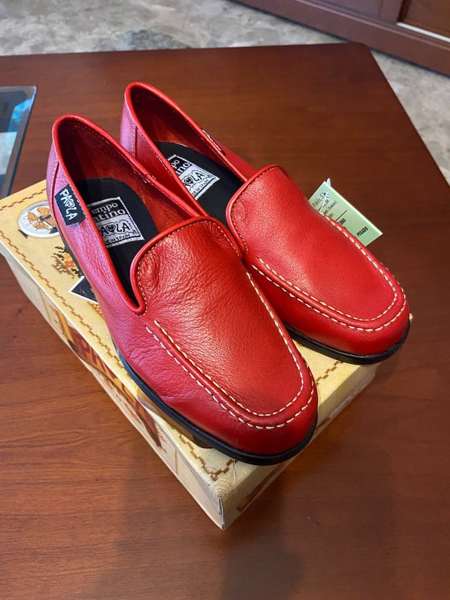 Zapatos nuevos, número 32