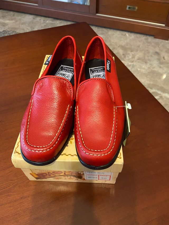 Zapatos nuevos, número 32