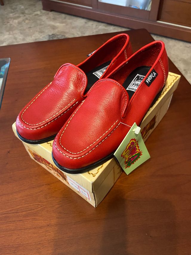 Zapatos nuevos, número 32