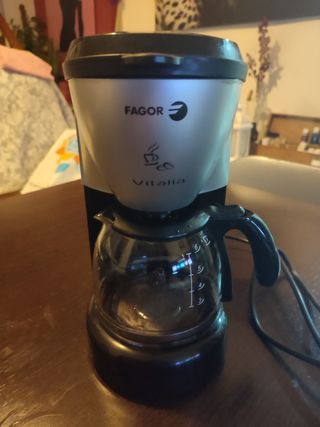 FAGOR cafetera de goteo eléctrica colección Vinttage Crema. 870W de  potencia, capacidad de 1.25L y precioso exterior color crema retro. - PREYCA