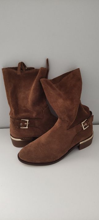 Botines serraje Stradivarius T 38 de segunda mano por 15 EUR en Museros en  WALLAPOP