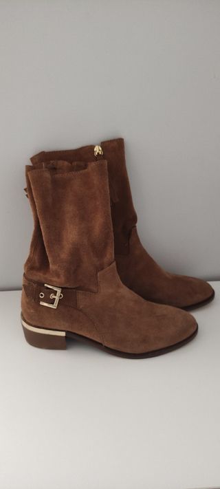 Botines serraje Stradivarius T 38 de segunda mano por 15 EUR en Museros en  WALLAPOP