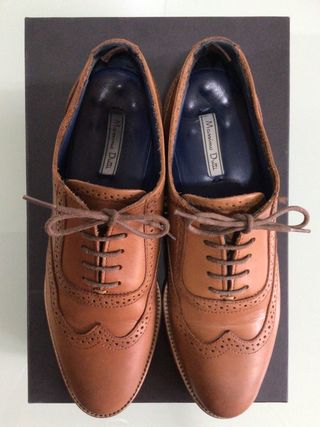 Zapato mujer cuero inglés picado. Massimo Dutti de segunda mano por 30 EUR  en Valladolid en WALLAPOP