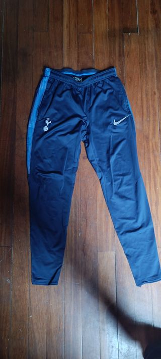 Pantalón Chándal pegado Nike, Spurs. de segunda mano por 16 EUR en Ametzola  en WALLAPOP